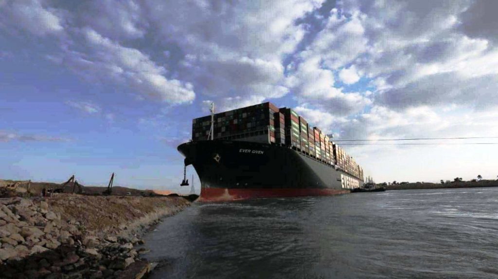 قناة السويس ... ماذا يحدث الأن؟ .. بالصور الجديدة