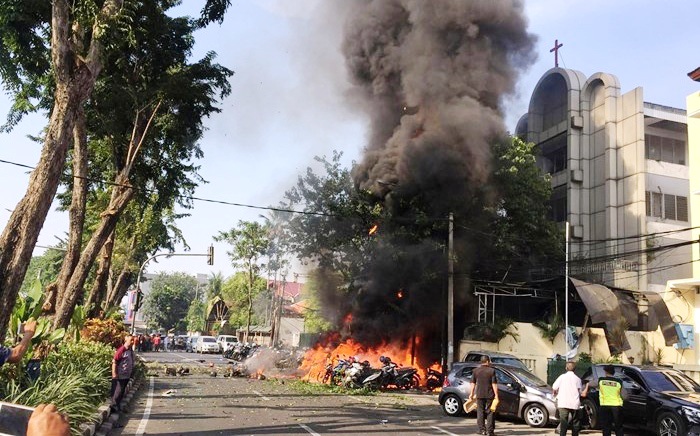 إندونيسيا .. إنفجار يهز كنيسة في يوم عيد الشعانين
