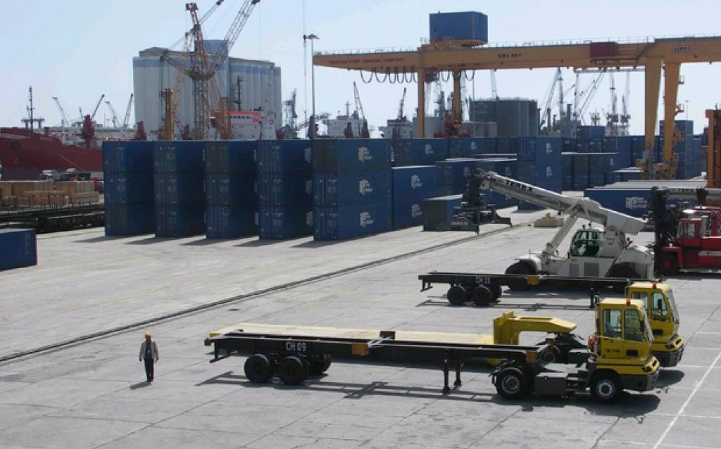 وزير الاقتصاد السوري يعترف بضعف القدرة الشرائية للمواطن السوري