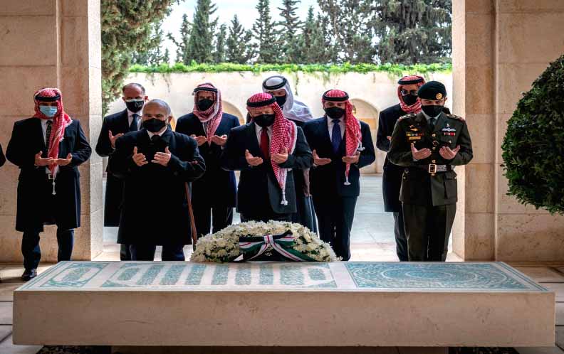 ملك الأردن عبد الله الثاني مع أخيه الأمير حمزة يظهران معاً