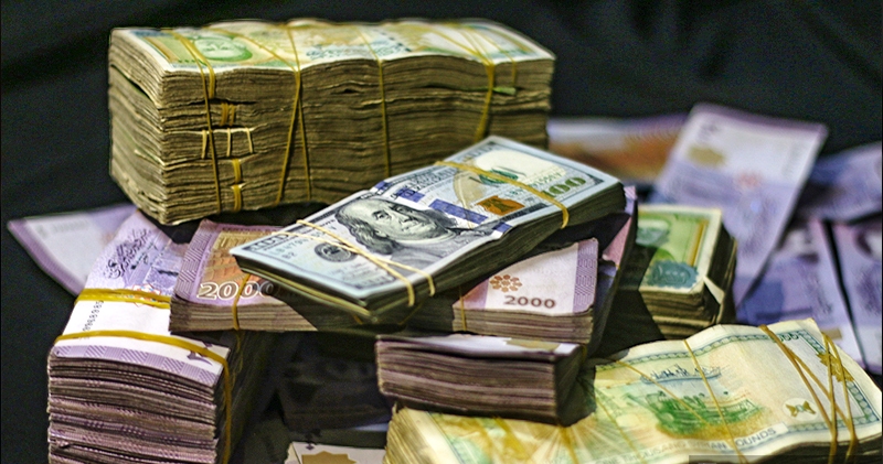 أسباب انخفاص الدولار الأمريكي لما دون 3000 أمام الليرة السورية