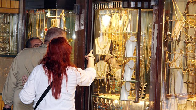 أسعار الذهب في سوريا تنخفض لأدنى مستوى منذ شهرين