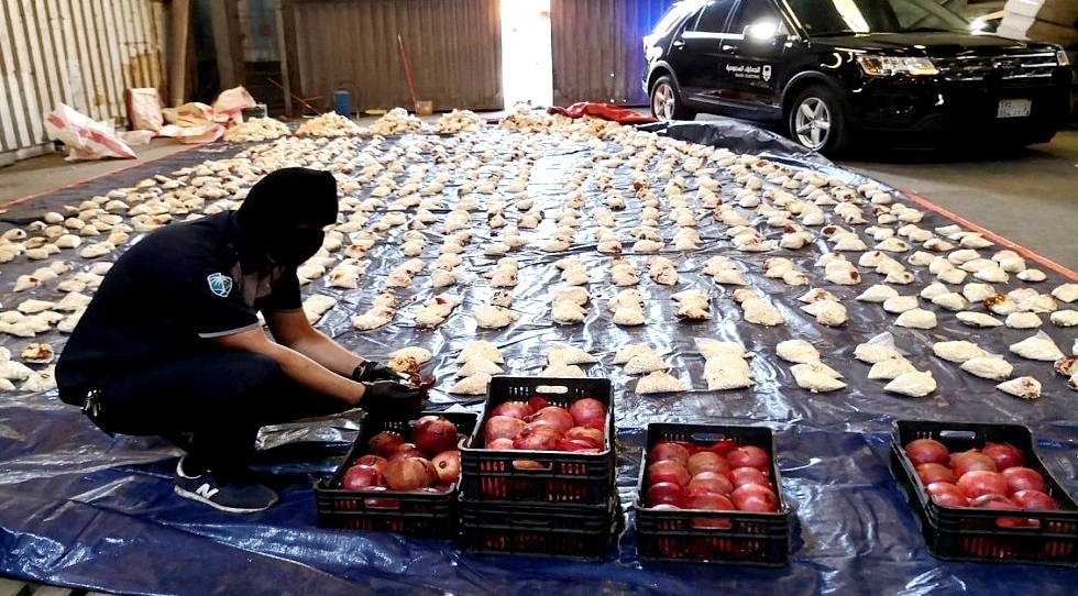 تعليق سفير لبنان في السعودية على شحنة مخدرات "الرمان"