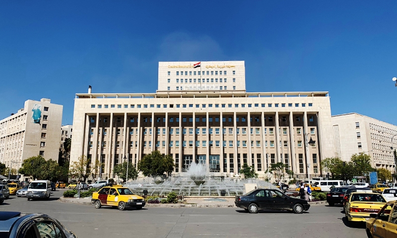 مصرف سوريا المركزي يرفع سعر صرف الدولار الأمريكي