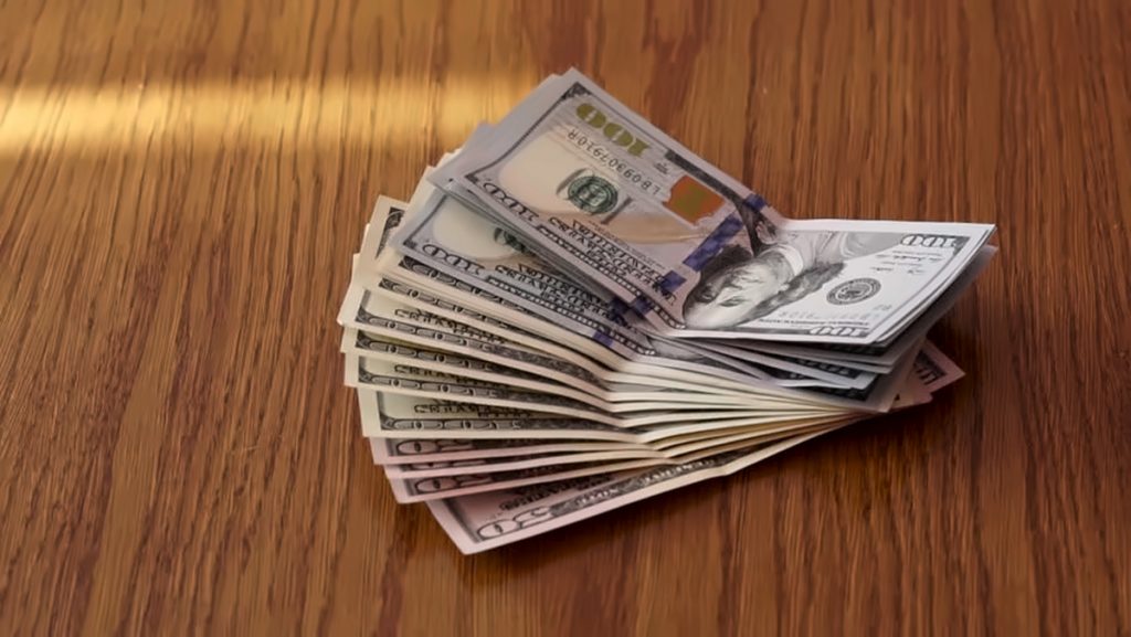 مصرف سوريا المركزي يحذر من الدولارات المزورة