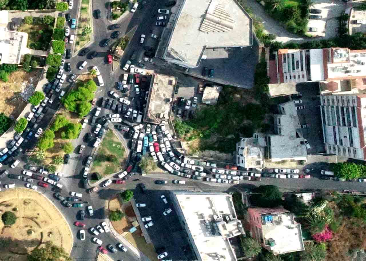 أزمة المحروقات في لبنان ... طوابير السيارات وانتظار