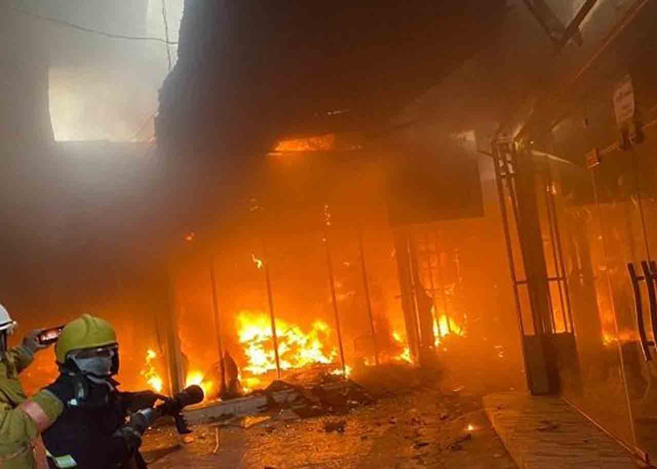 حريق كبير في العاصمة بغداد داخل الجامعة التكنولوجية