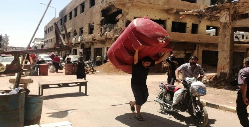 درعا.. حركة نزوح تستدعي افتتاح مراكز إيواء مؤقتة بانتظار التسوية أو الحسم