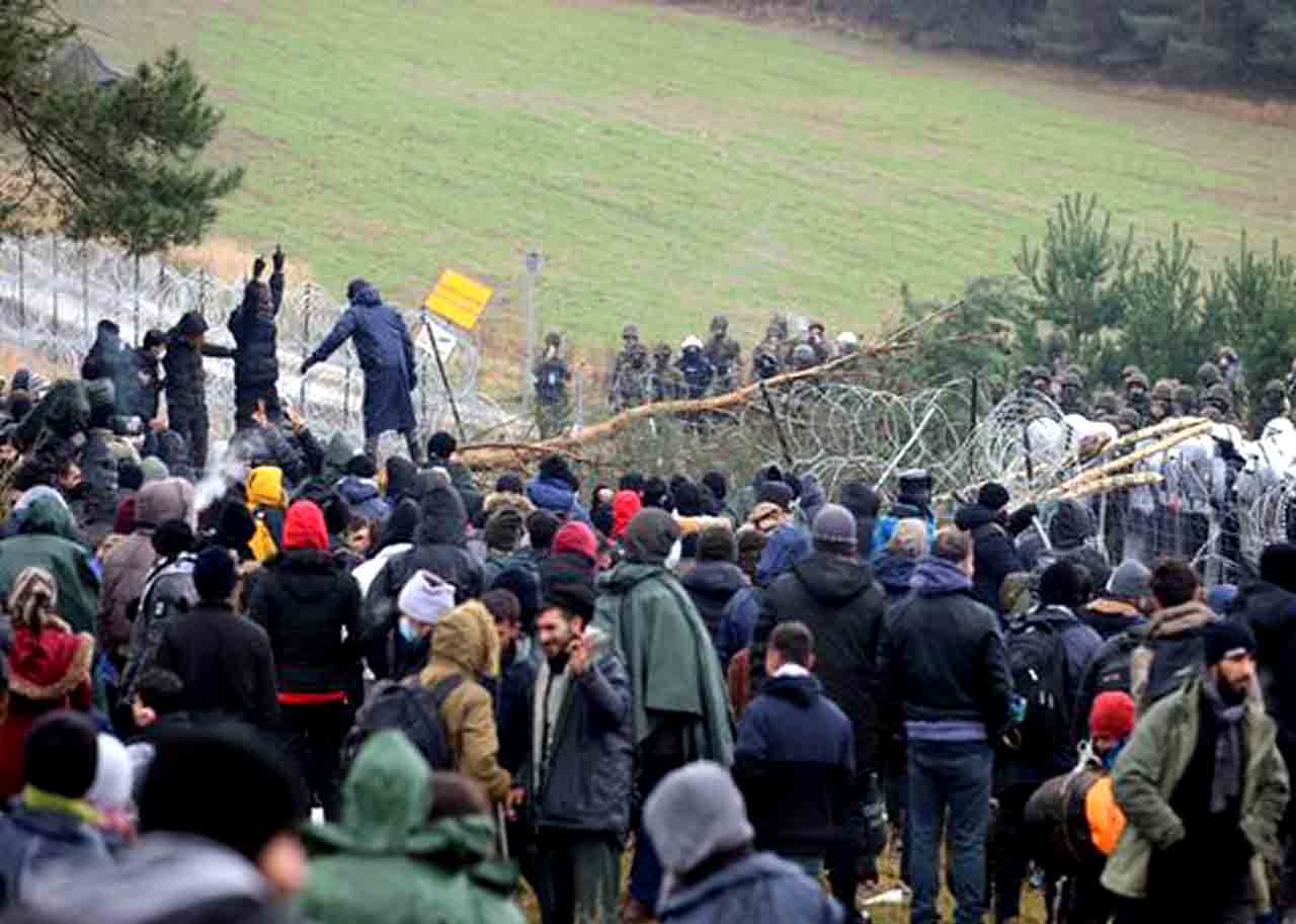 الهجرة إلى دول الاتحاد الأوروبي عبر بيلاروسيا.. وتحركات لضبط الحدود