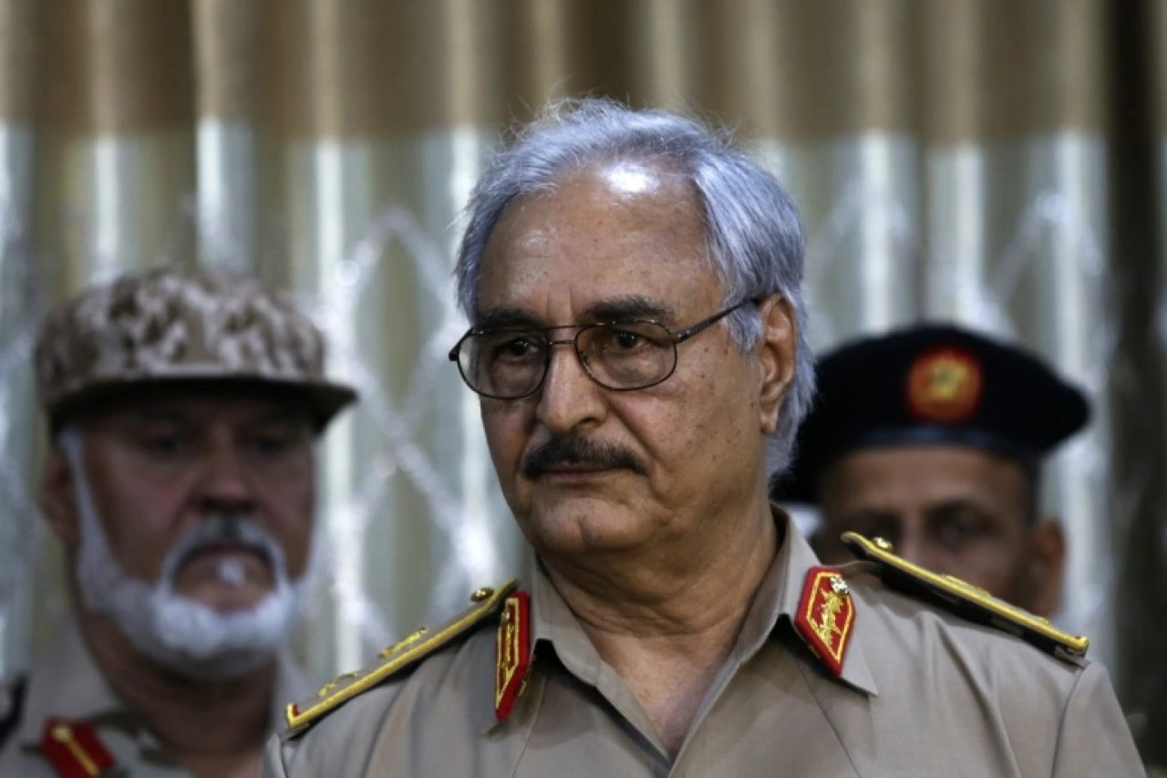 خليفة حفتر يواجه حكماً بالإعدام صادر عن القضاء العسكري في مصراتة