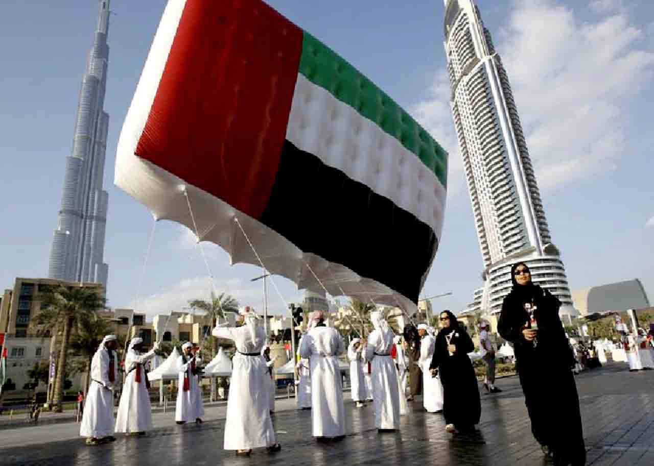 الإمارات تعتمد النظام الجديد للعمل الأسبوعي ليصبح أربعة أيام عمل ونصف