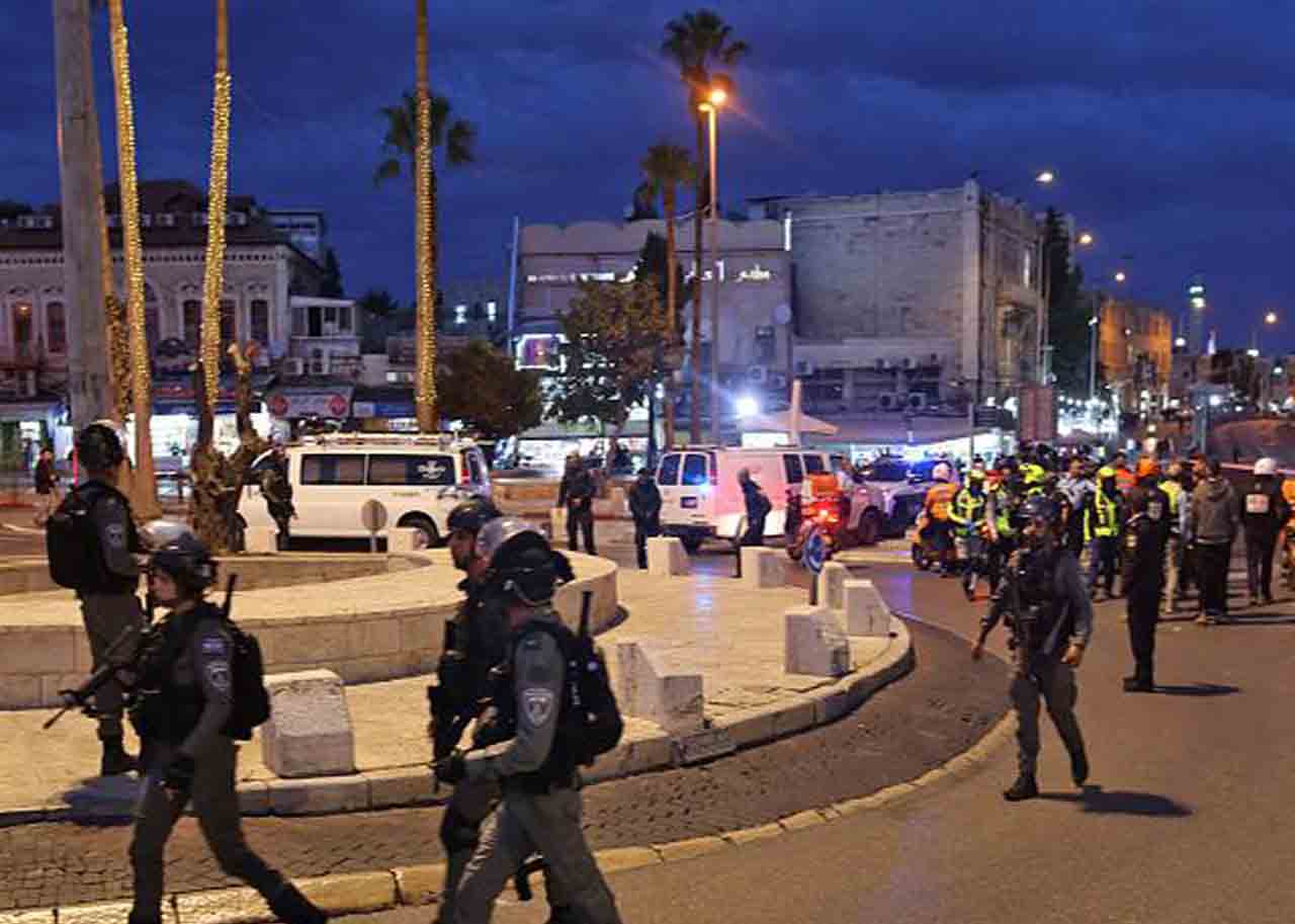 الشرطة الإسرائيلية تطلق النار على شاب وهو على الأرض وتقتله