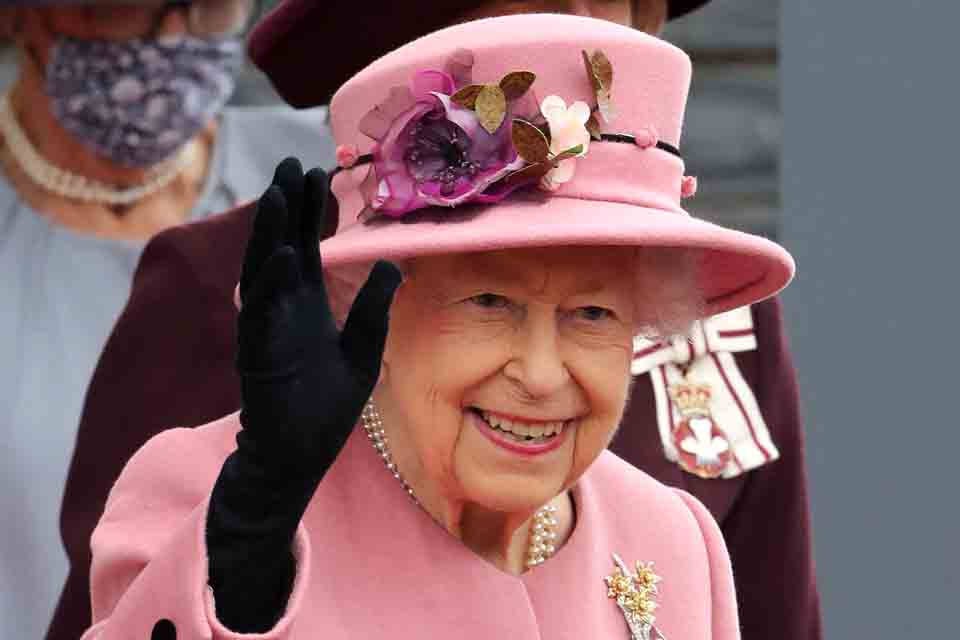 الملكة إليزابيث الثانية ملكة بريطانيا .. 95 عام كيف تصمد