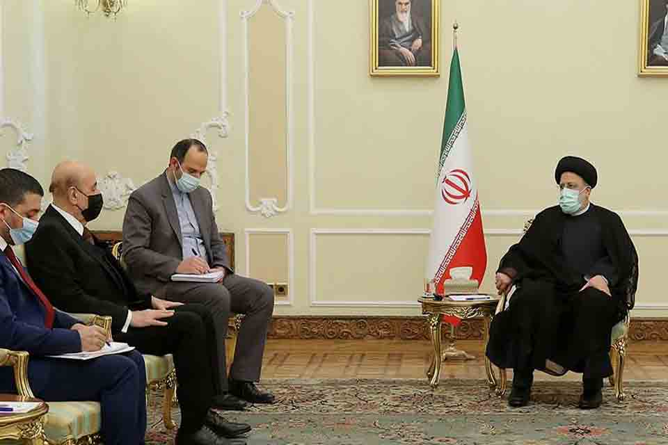 اللواء علي مملوك في ضيافة الرئيس الإيراني .. يحمل رسالة